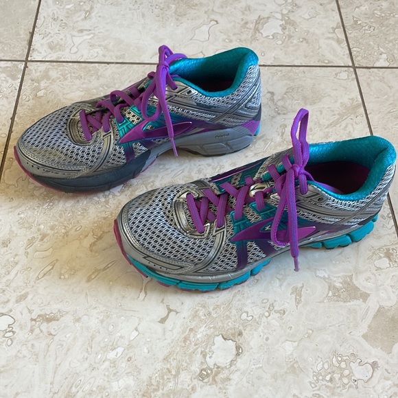 Brooks Running Shoes - Picture 2 of 8